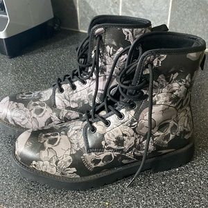 Fun skull combat boots.  Size 10